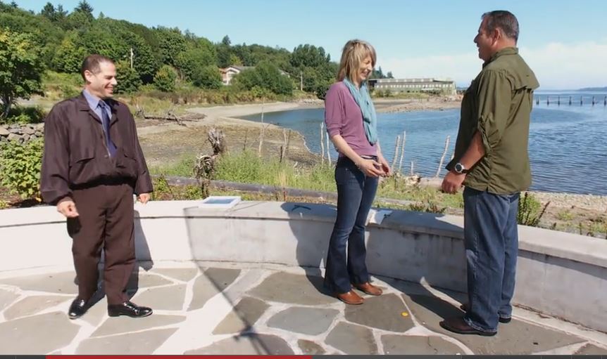 Dan Shaw appearing to tower over McKinley during the Golden Vortex Device demonstration
